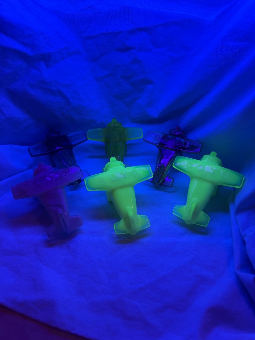BOYD - Vintage Boyd Glass Airplane Figurines – Uranium & Slag Glass Mini Planes